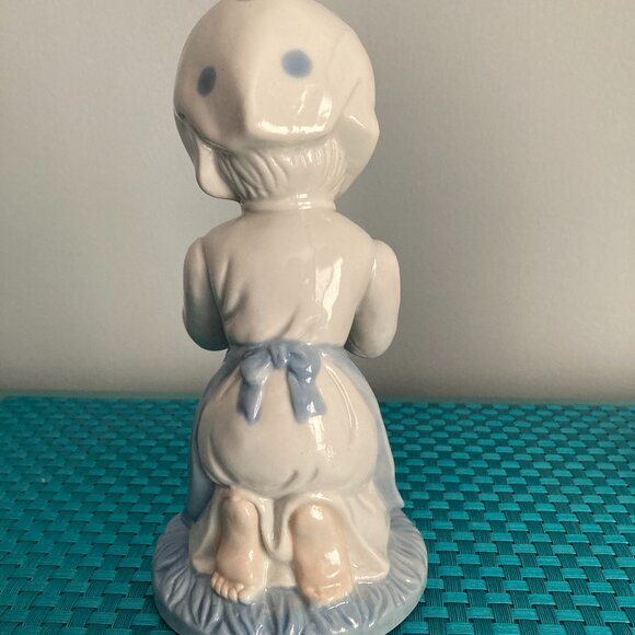 Vintage Praying Boy and Girl with Doves Porcelain Figurines Set of Two EUC - Picture 5 of 15